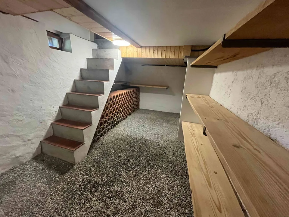 Charmanter 4.5-Zimmer-Hausteil mit Garage und Aussenparkplätzen