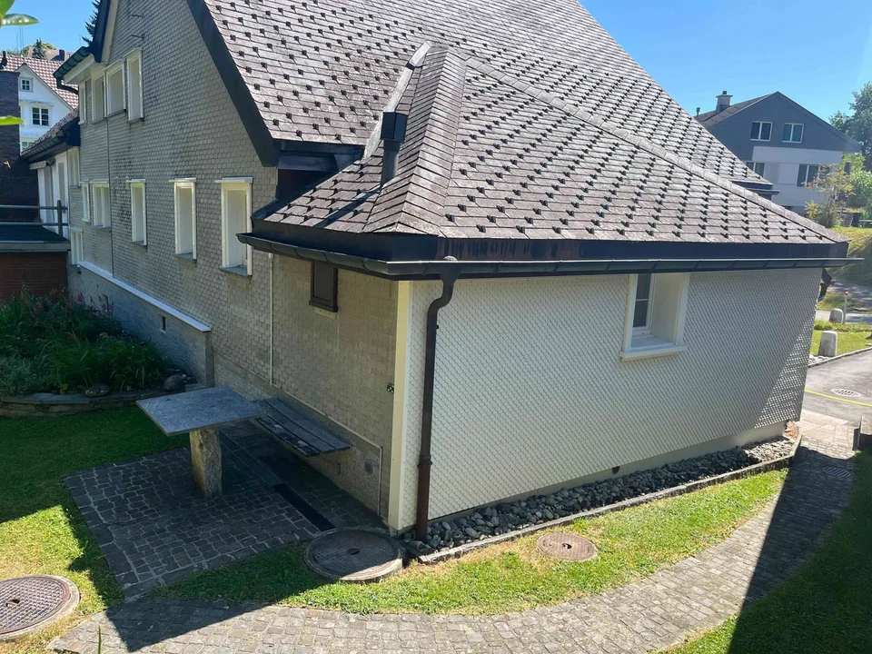 Charmanter 4.5-Zimmer-Hausteil mit Garage und Aussenparkplätzen