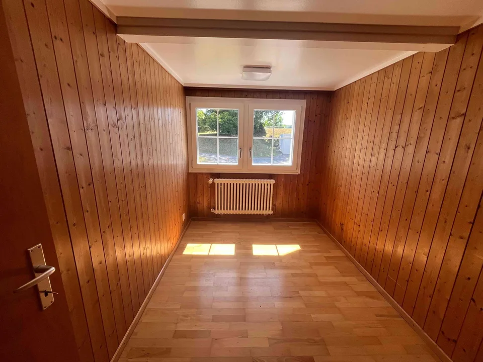 Charmanter 4.5-Zimmer-Hausteil mit Garage und Aussenparkplätzen