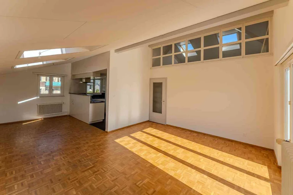 Aussergewöhnliche 3.5-Zimmer-Dachgeschosswohnung mit Weitsicht
