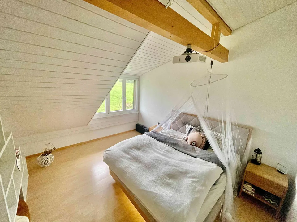 Charmante 7.5-Zimmer-Wohnung mit Gemeinschaftsflair und viel Platz zum