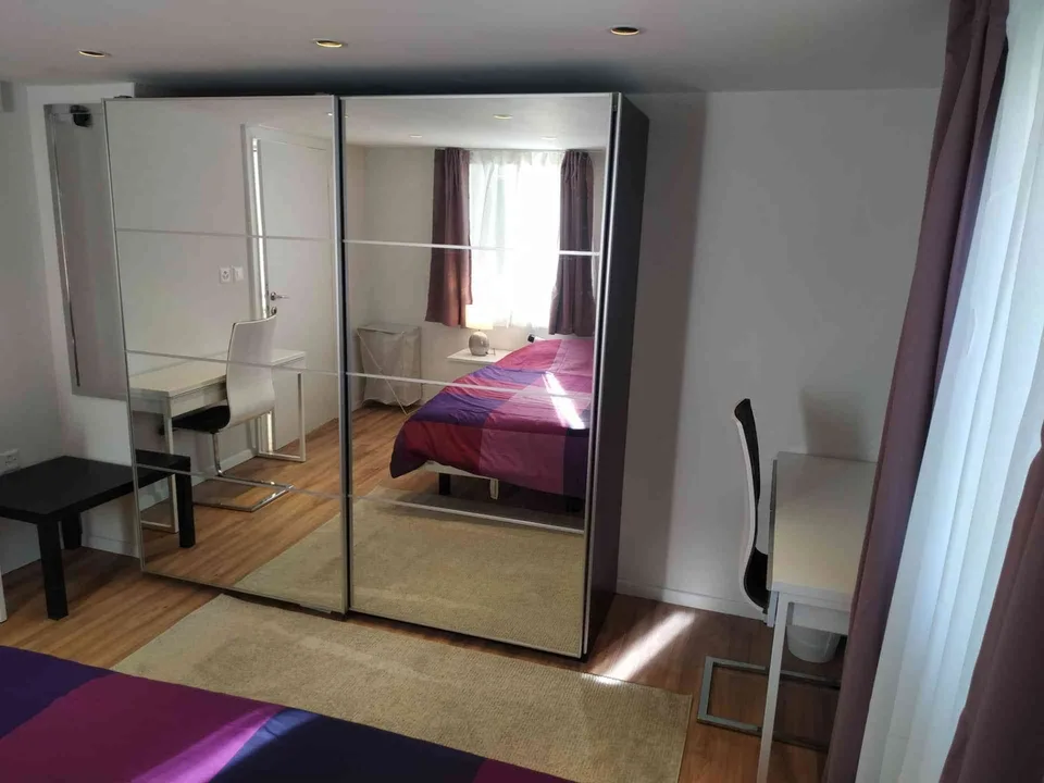 Möbliertes Zimmer in WG im Grünen