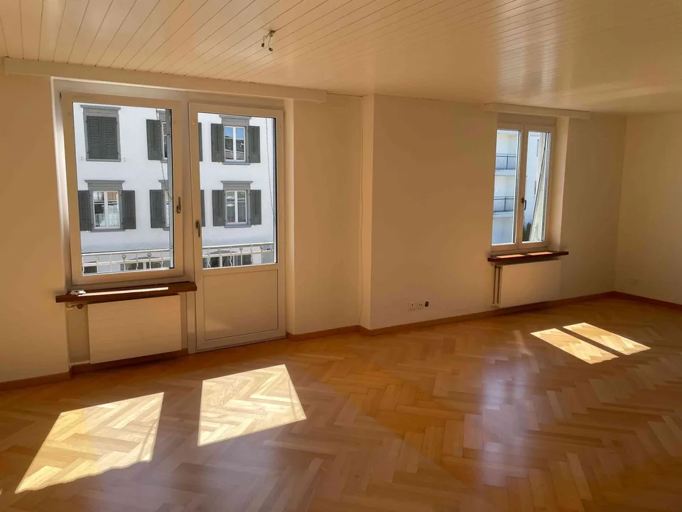 4 Zimmerwohnung in 3-Familienhaus