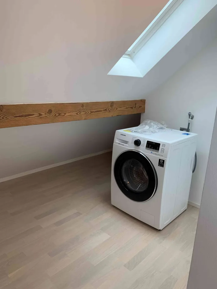 Helle grosszügige 2.5 Zimmer Wohnung mit hohen Räumen
