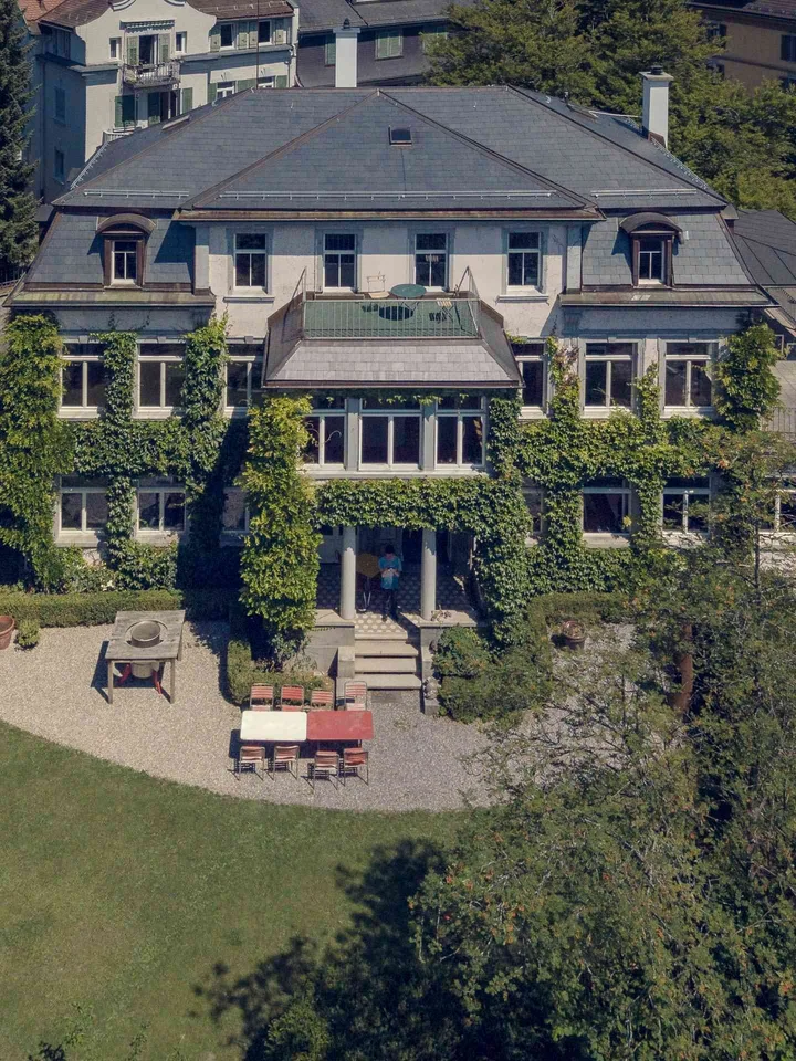 Full-Service-Büro, neben HSG, 3–5 Arbeitsplätze, Villa mit Garten