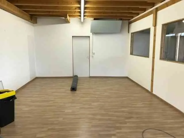 Verkaufsladen mit zwei Räumlichkeiten