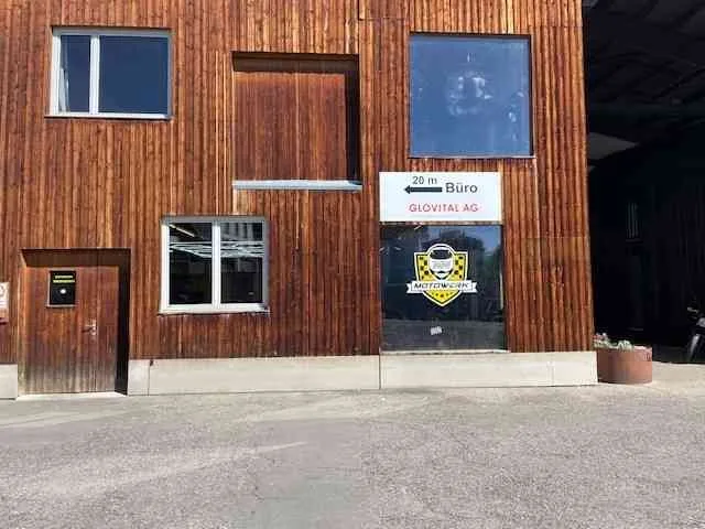 Verkaufsladen mit zwei Räumlichkeiten