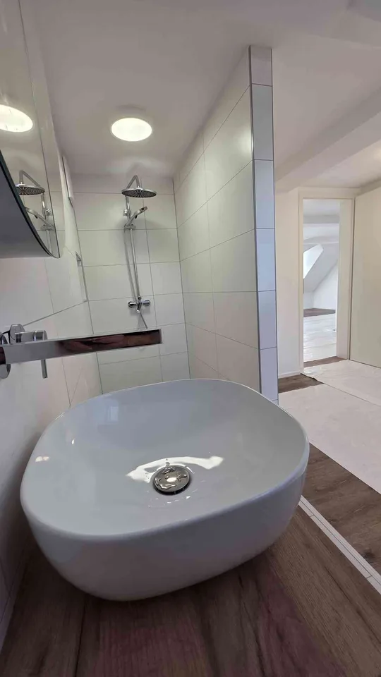 Absolut schönes Dg/Wohnung mit Klimaanlage
