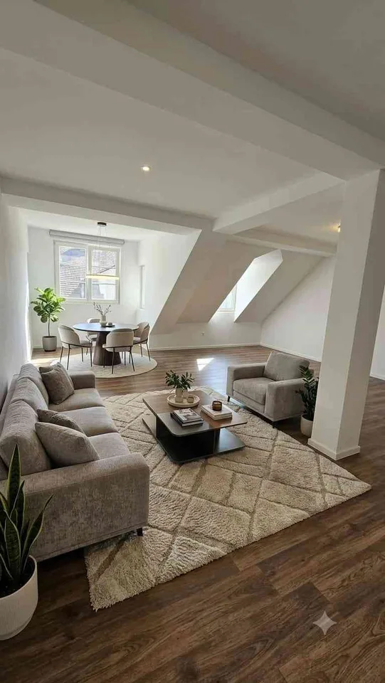 Dachgeschoss Wohnung kernsaniert