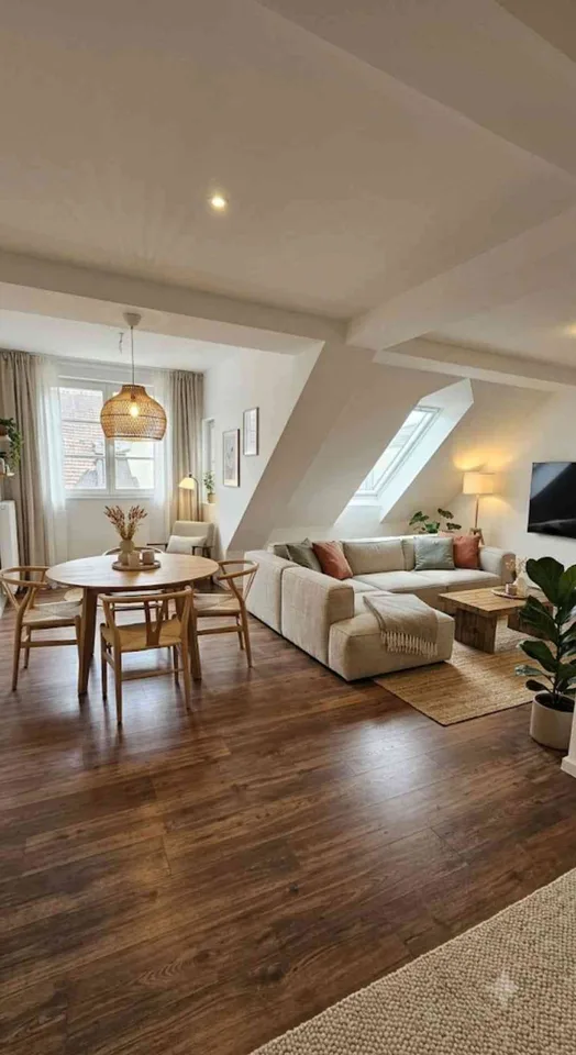 Dachgeschoss Wohnung kernsaniert