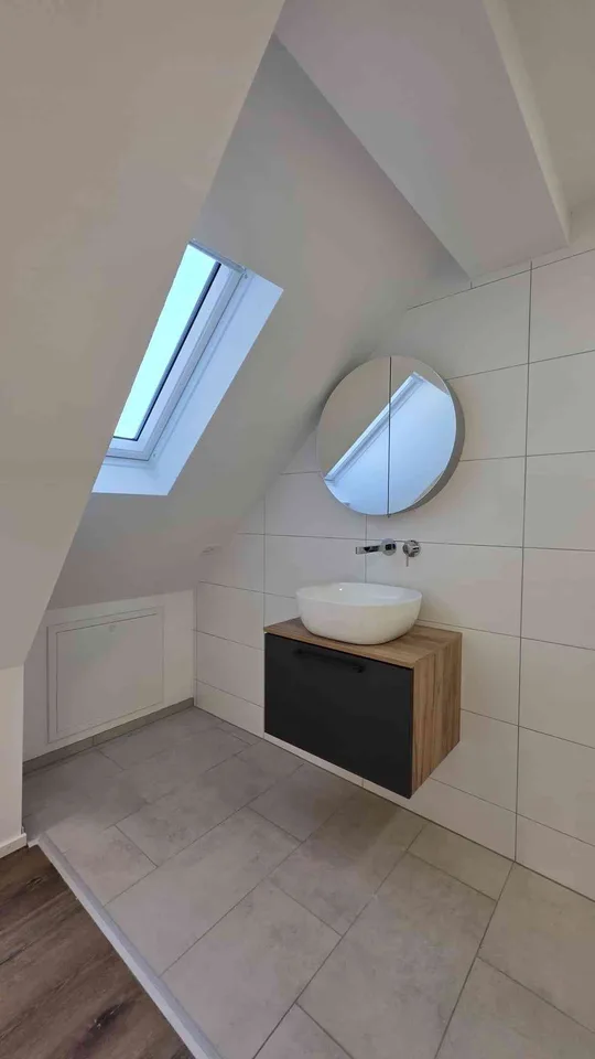 Absolut schönes Dg/Wohnung mit Klimaanlage
