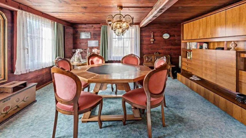 Möbliertes Einfamilienhaus mit großen Garten und Garage