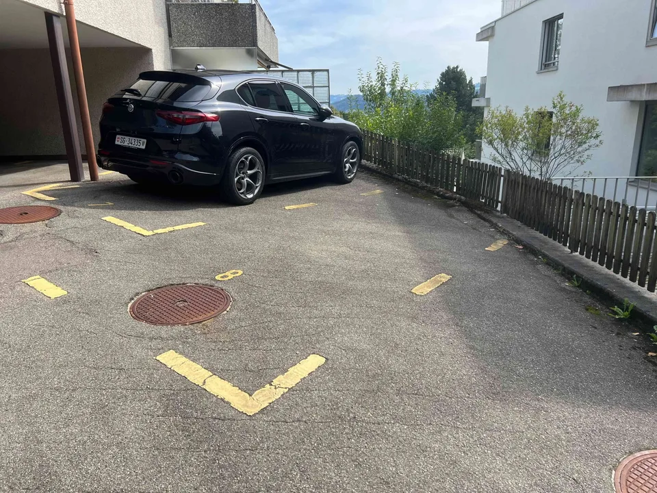 Parkplatz neben der HSG