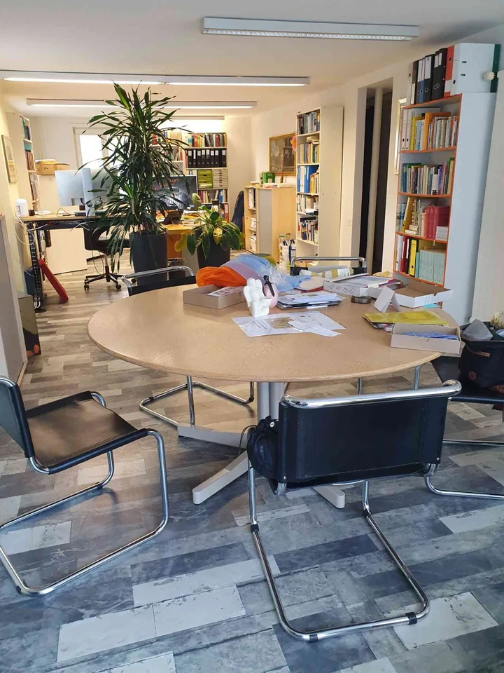 helles Büro - Ladenfläche/Gewerberaum zu vermieten