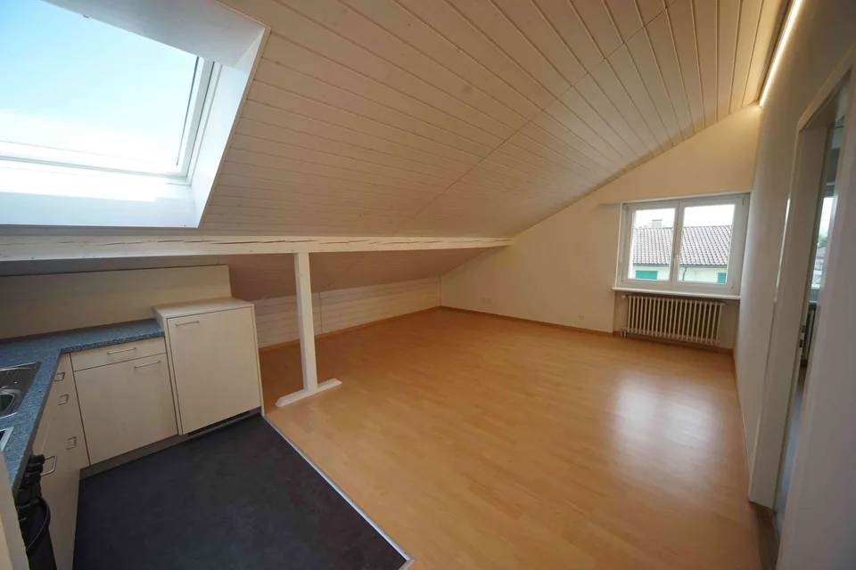 Schöne und heimelige 2 1/2 Zi.-Dachwohnung