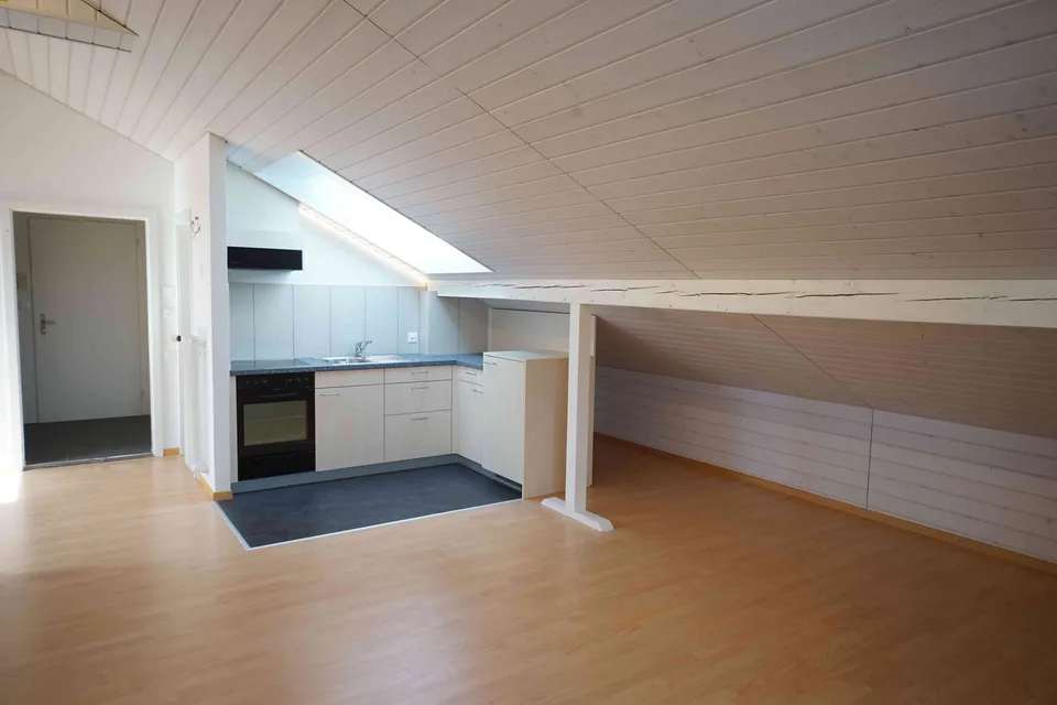 Schöne und heimelige 2 1/2 Zi.-Dachwohnung