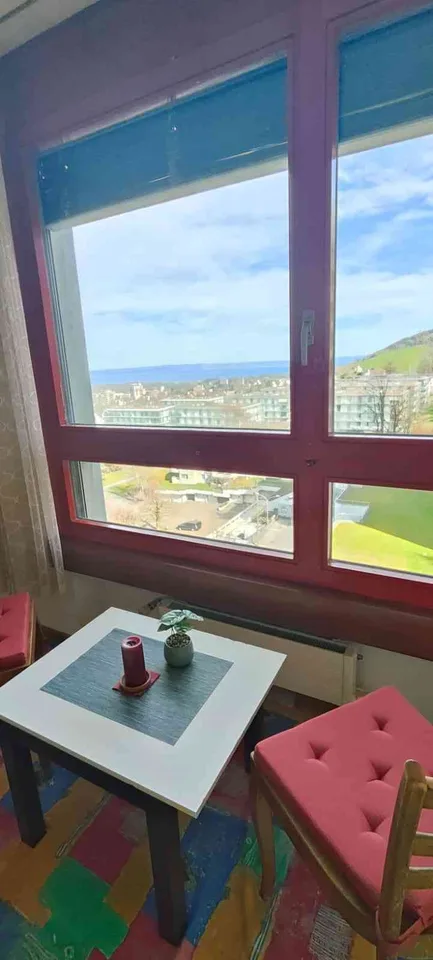A room for rent in 2 rooms apartment with nice view