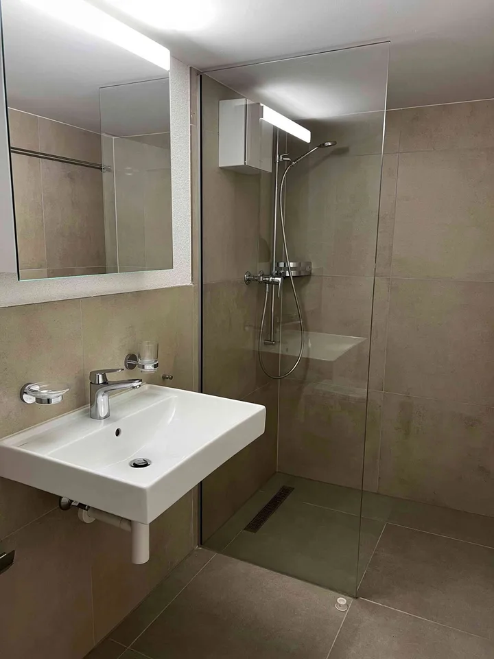 Frisch renovierte Altbauwohnung mit Garten & Terrasse – Stadtoase