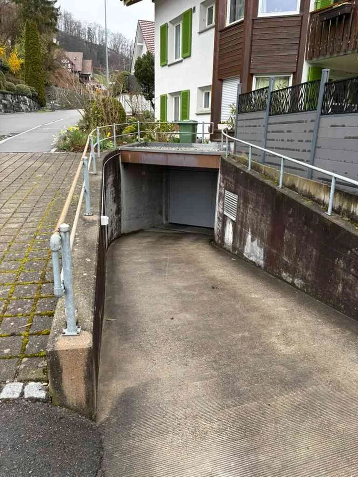 Parkplatz / Dauerstellplatz in Tiefgarage über den Sommer