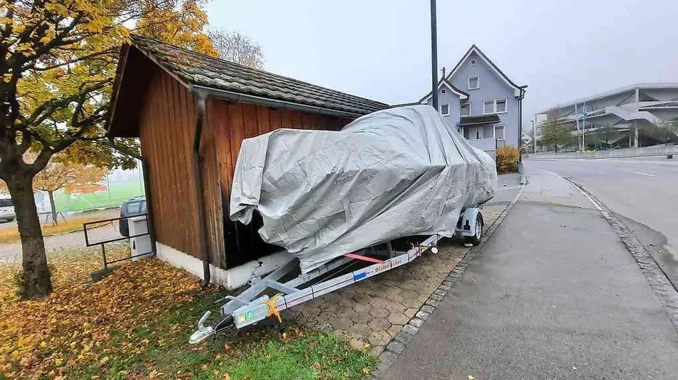 Aussen Abstellplatz für kleiner Camper oder Boot