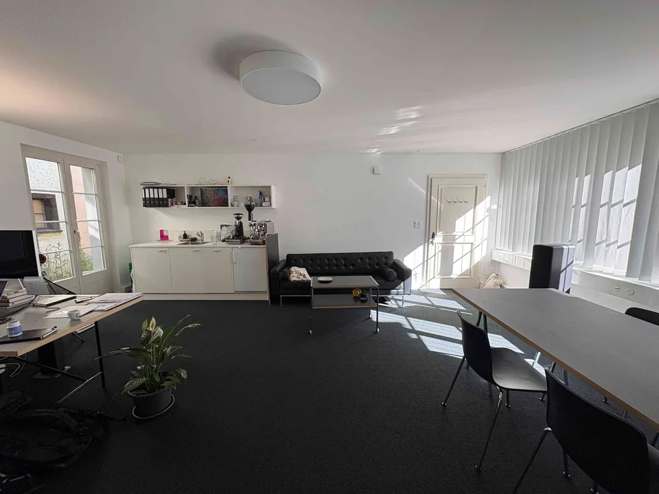 Arbeitsplatz in Designerbüro zu vermieten