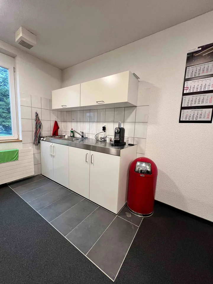 Grosszügige Werkstatt-/Lagerräumlichkeiten inkl. Büro an bester Lage