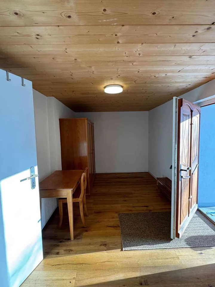 Büro/Praxis mit eigenem Eingang, eigener WC/Dusche und Terrasse