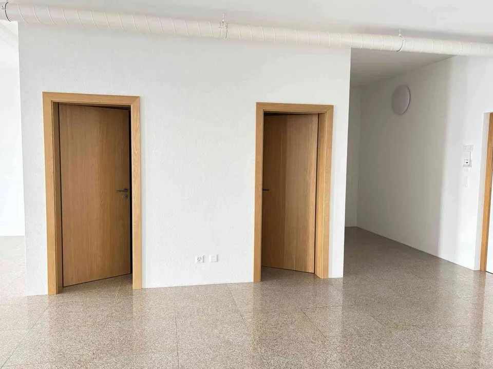 Gut gelegenes Büro