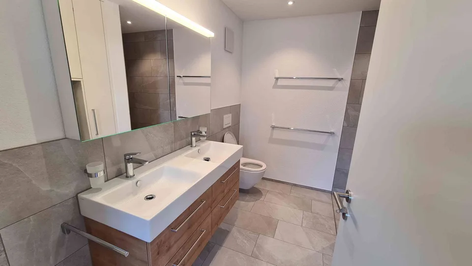 Grosszüzige 3.5 Zimmer Neubauwohnung im Eigentumsstandard
