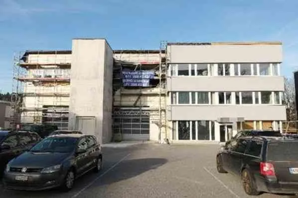 Gewerbehaus mit BÜRO-Trakt und WERKSTATT-LAGER-Trakt