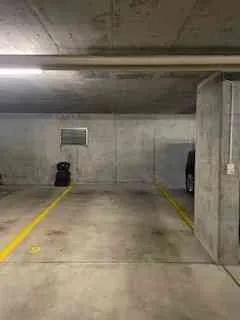 Tiefgaragenparkplatz zu vermieten.