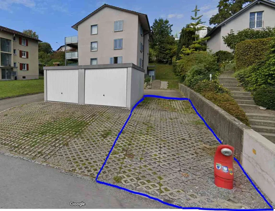 Grosser Aussenparkplatz / Stellplatz für Camper/Wohnwagen/PW