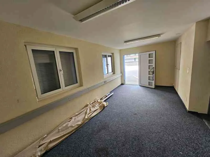 Büro, Verkauf oder Lagerraum zum Vermieten