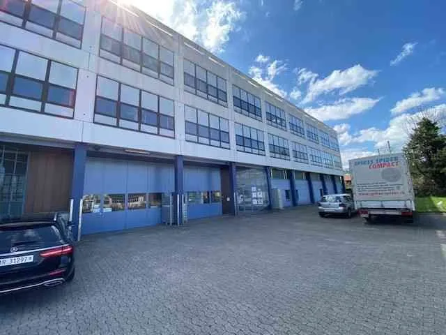 Parkplätze für PKW und Wohnmobile zu vermieten
