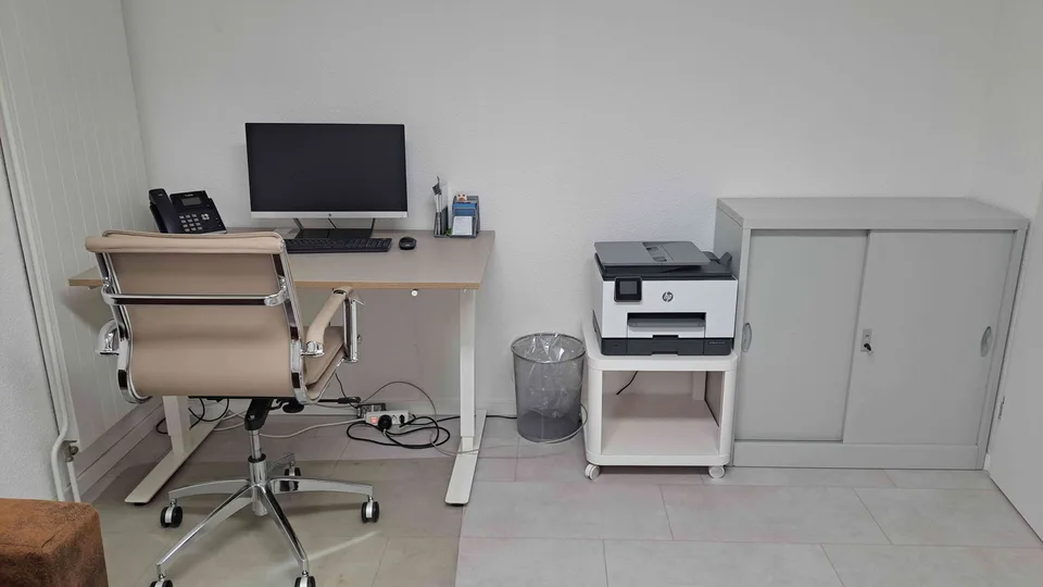 "Möbliertes Büro für Psychologen oder Psychiater"