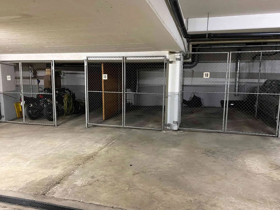 Tiefgaragenplätze, geschlossene und offene Garagenboxen