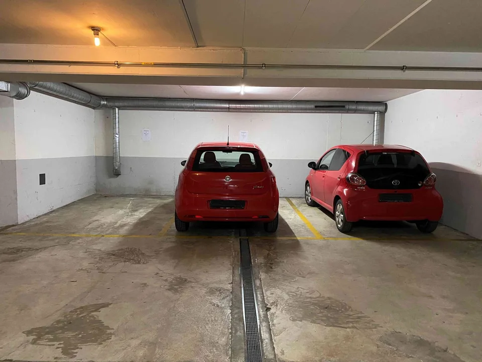 Tiefgaragenplätze, geschlossene und offene Garagenboxen