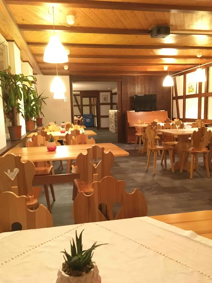 Restaurant an gut befahrener Strasse