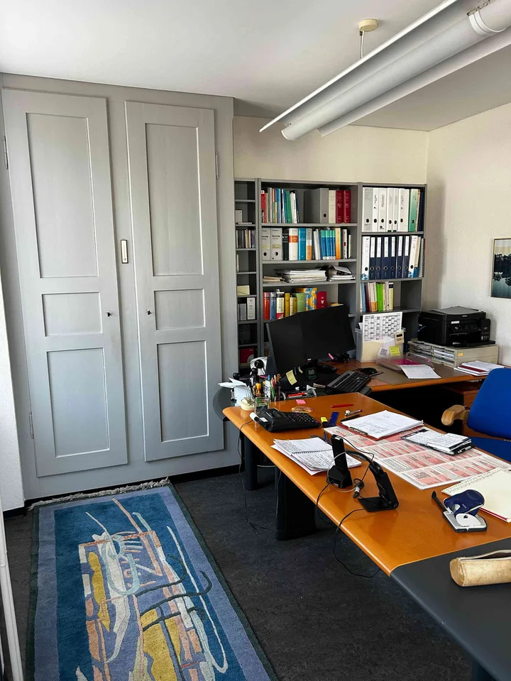 2 sonnige Büro- mit Sitzungszimmerraum an zentraler Lage