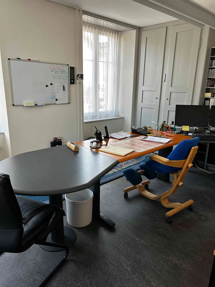 2 sonnige Büro- mit Sitzungszimmerraum an zentraler Lage