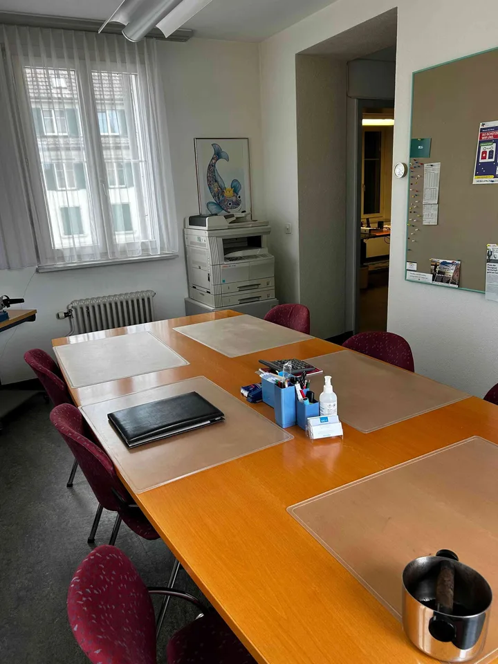 2 sonnige Büro- mit Sitzungszimmerraum an zentraler Lage