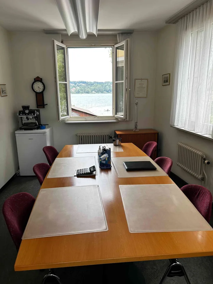 2 sonnige Büro- mit Sitzungszimmerraum an zentraler Lage