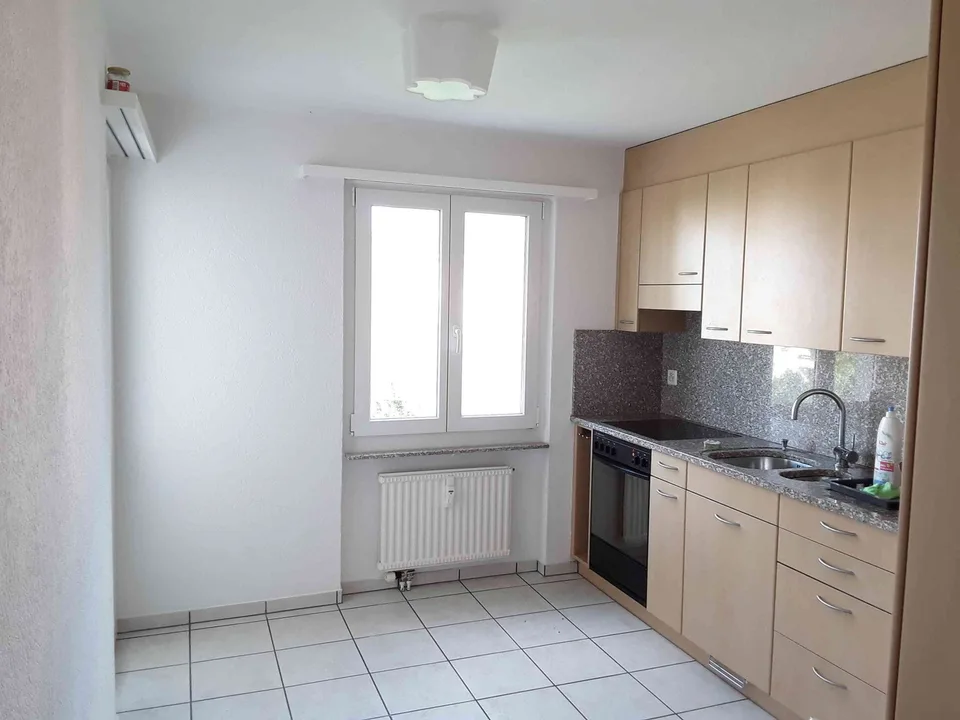 Helle 3-Zimmer-Wohnung mit Balkon und Seenähe in Uttwil