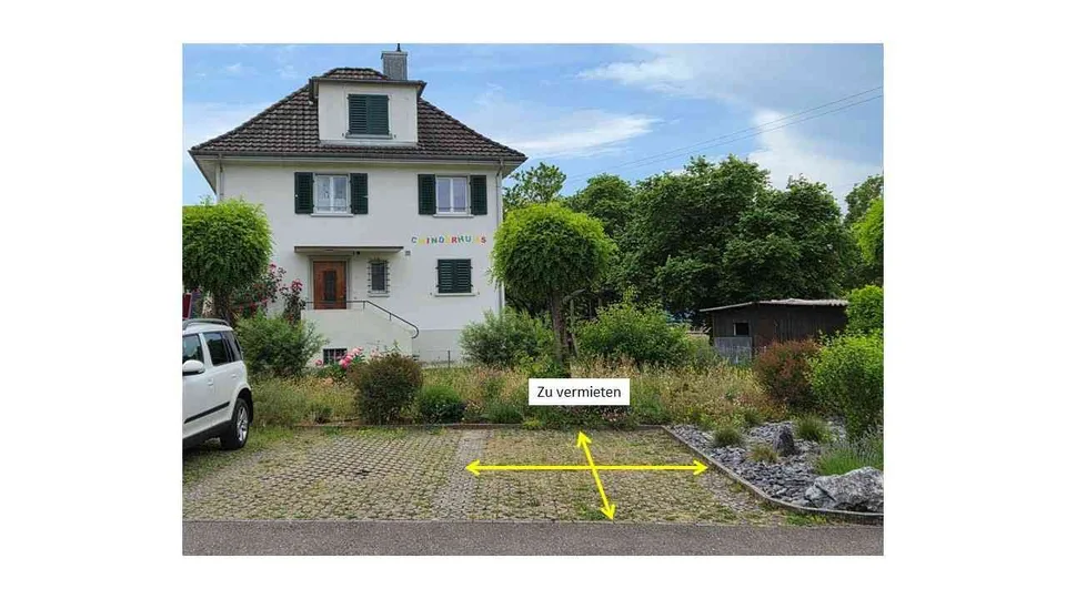 Breiter Aussenparkplatz zu vermieten