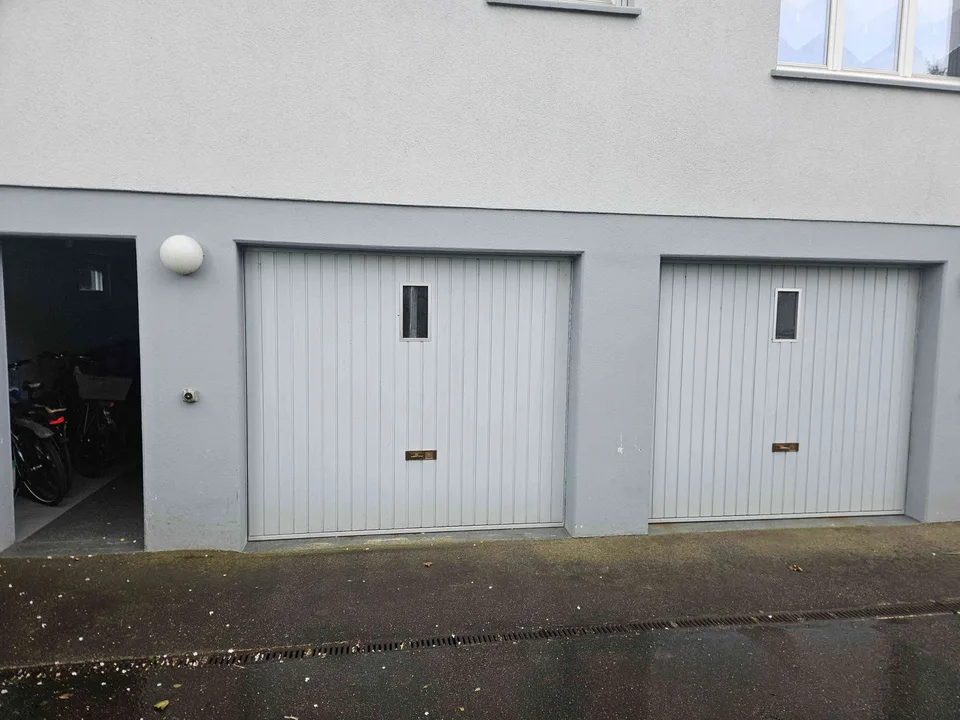 Garagenbox und Aussenparkplatz zu vermieten