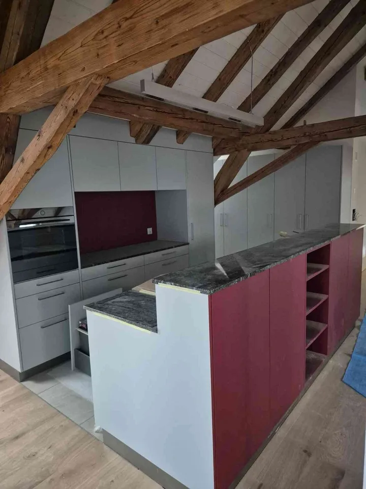 Hochwertig ausgestattete, total sanierte Wohnung mit grosser Galerie