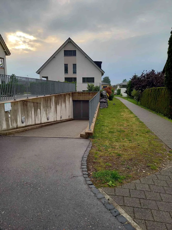 Tiefgaragen Parkplatz