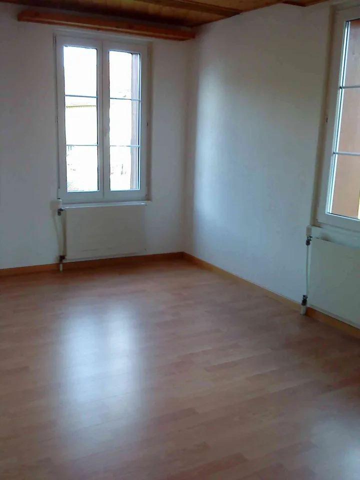 4,5 Zimmer Wohnung ( NK inkl. )