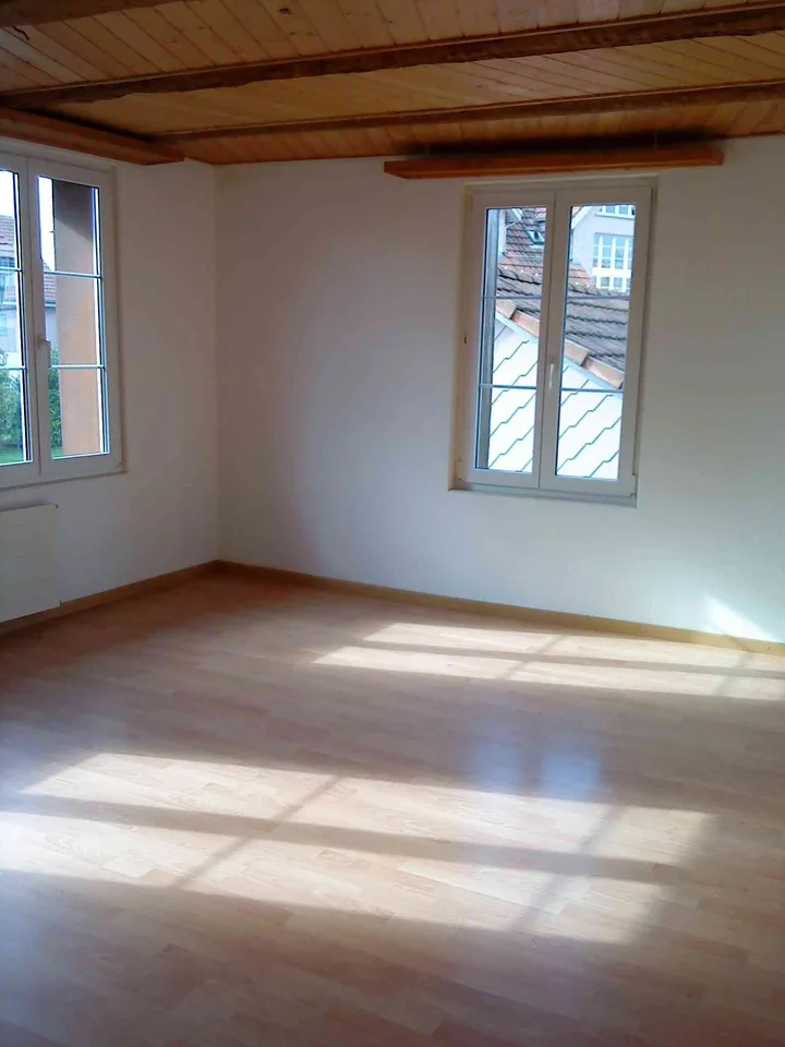 4,5 Zimmer Wohnung ( NK inkl. )