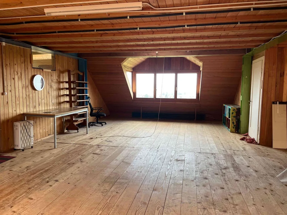 Grosszügige Loft 200 m2 mit Bad und Küche. Als Atelier/Büro